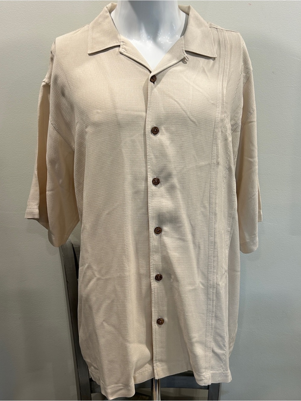 L Men’s Tommy Bahama cream Silk Shirt